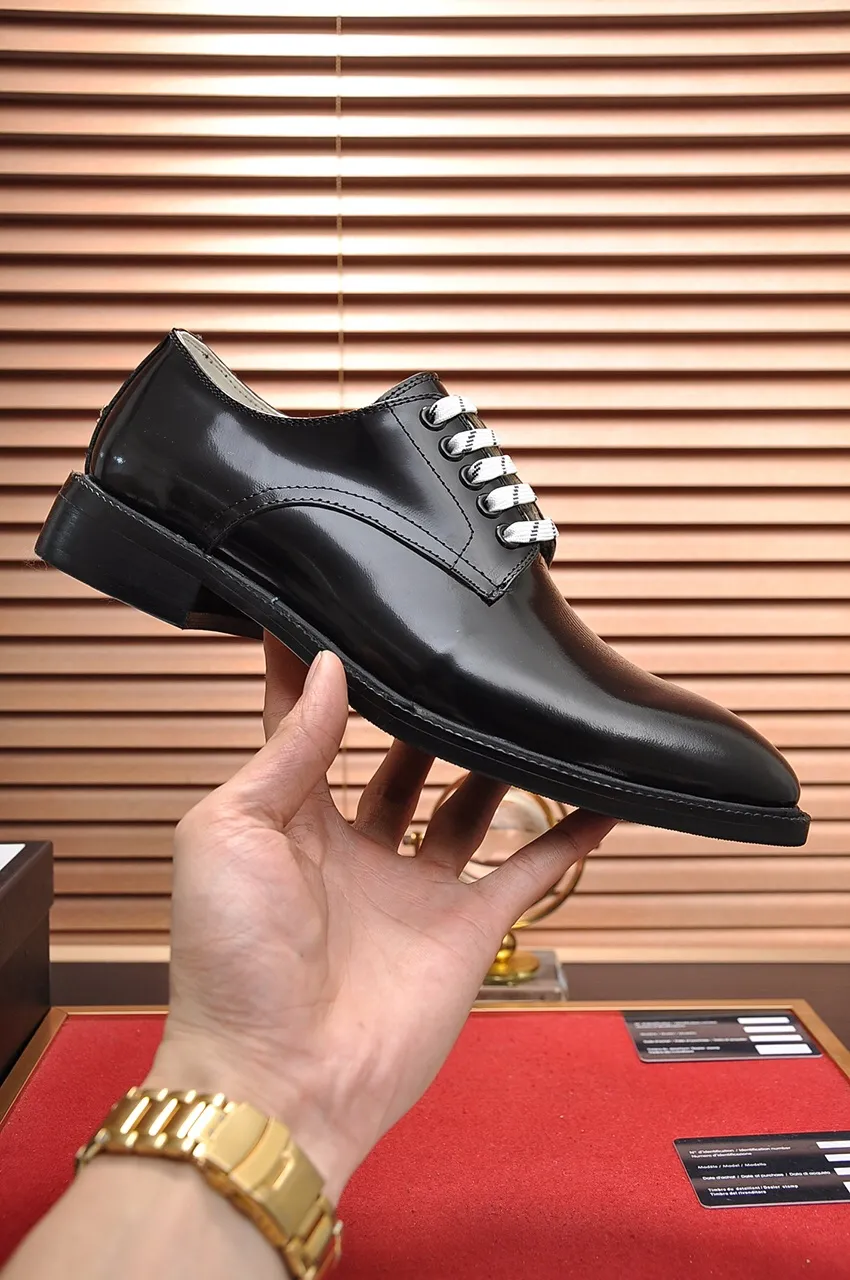 Factory batch 500💶Italy's top luxury men's shoe giant (GUCCI) (Gucci) (full cowhide lining) new arrival🍃Original European style🔰 Pleasant to the eye😍In order to make the shoes more durable and non-deformable🌀The production continues to follow traditional methods but there is still no lack of innovation💪Select original sheepskin for the leather♻️Smooth, natural and extra bright⭐Made of imported cowhide The rich man’s first choice 38-44 yards